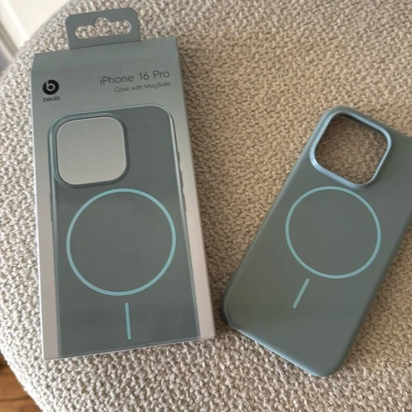 iPhone case - Picture 2 of 8